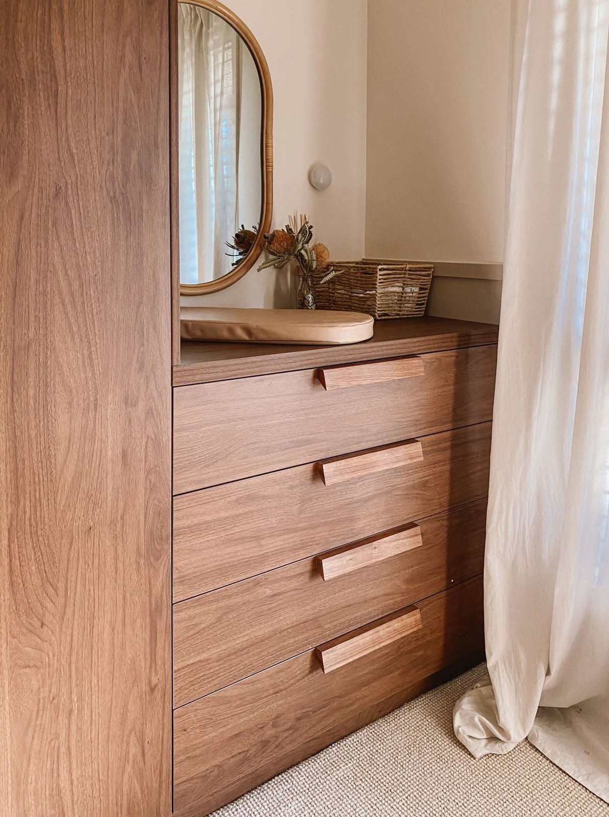 Dresser drawers